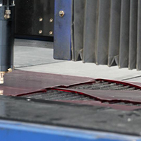 Tramite lavorazione laser è possibile incidere la lastra in forme complesse senza rovinare i bordi
